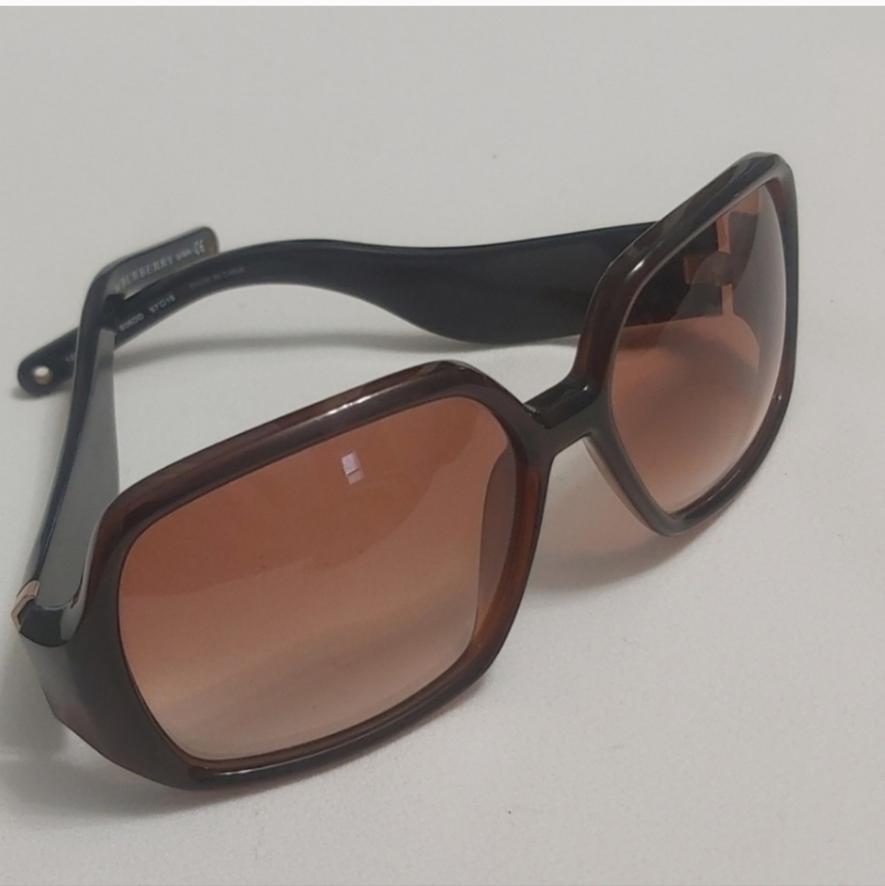 Burberry Sunglasses - Picture 4 of 10
